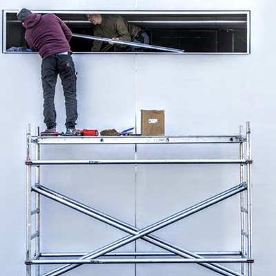 Családi ház homlokzatának felújítása állványról