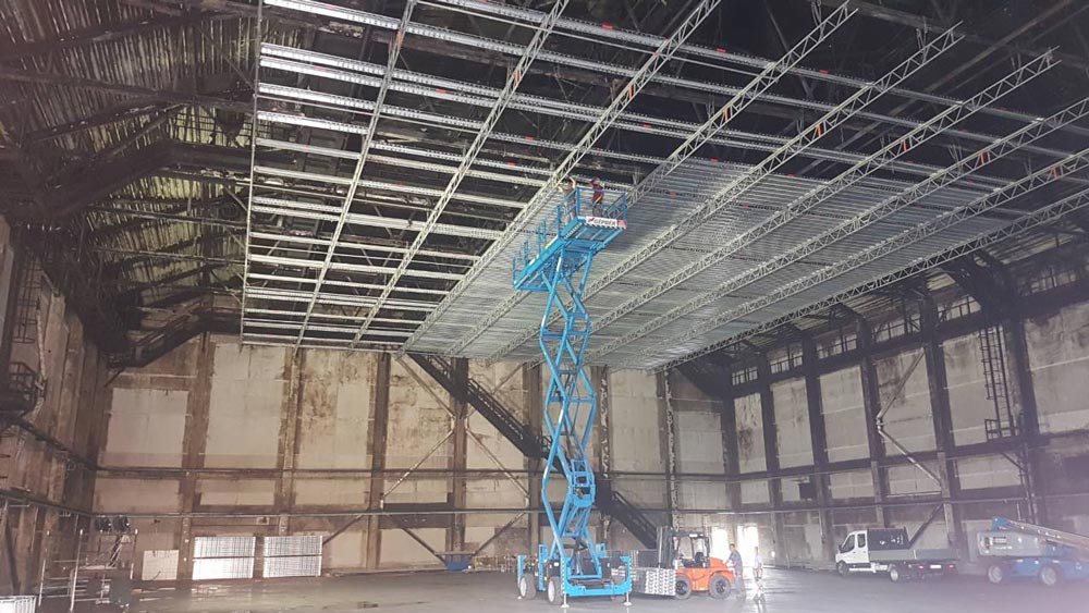 Függő állvány építése