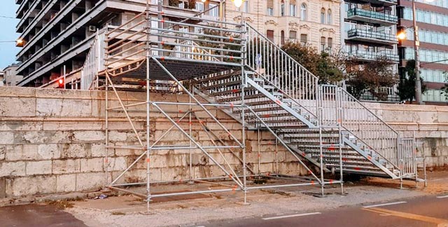 acél lépcső a budai rakparton